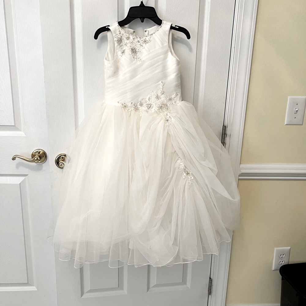 White tulle dress for communion or flower girl. Girls size 6.
